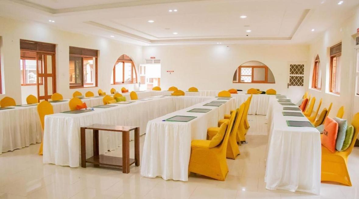 Country Lake Resort Garuga Entebbe Buitenkant foto